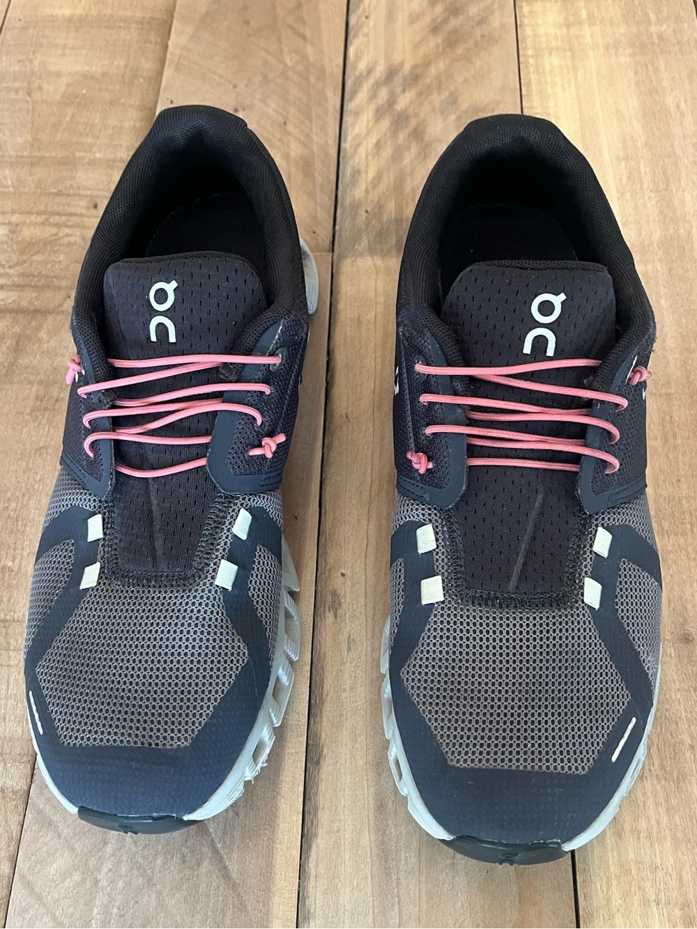 On Cloud 5 Rock Black Running Shoes Women’s Size 9.5